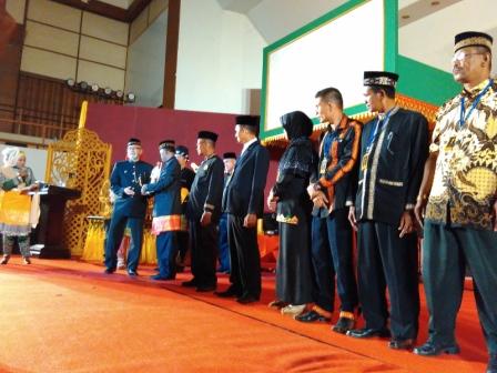 Wali Nanggroe Aceh Berikan Anugerah Kepada Pelestari Budaya
