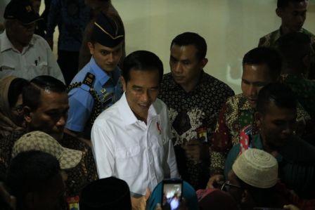 Jokowi Besuk Korban Gempa di RSUZA