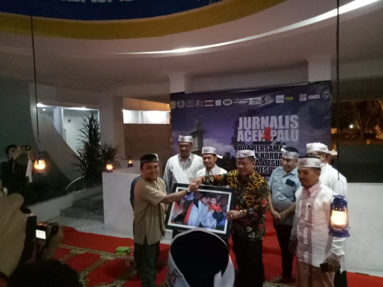 Fotografer Aceh Chaideer Mahyuddin Lelang Foto untuk Donasi