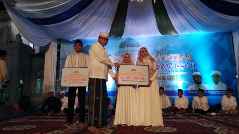 Plt Gubernur Beri Penghargaan Kepada Kafilah Aceh Berprestasi