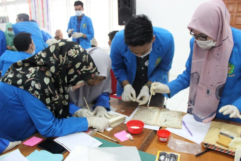 Mahasiswa IP Latih Softskill Kepustakaan di Museum Aceh