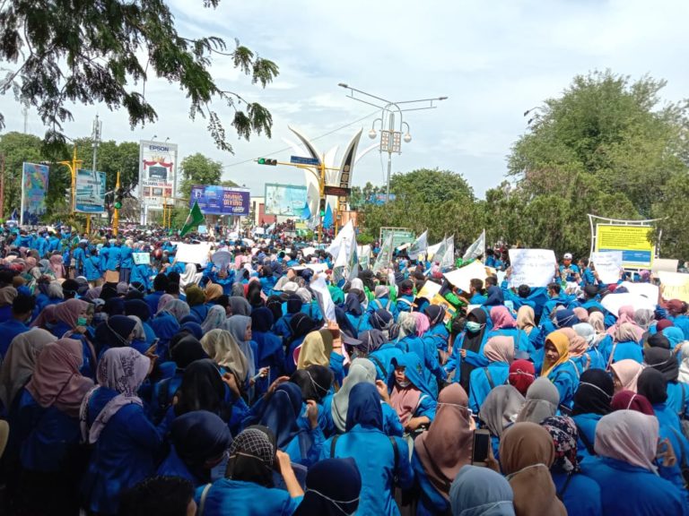 Breaking News : Massa Aksi ‘Kutaraja Memanggil’ Bergerak Ke Gedung DPR