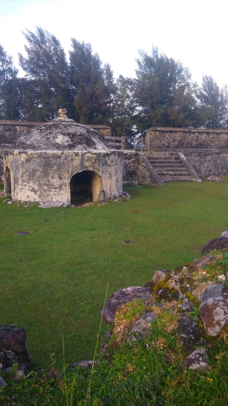 Destinasi Benteng Indra Patra Yang Terlupakan