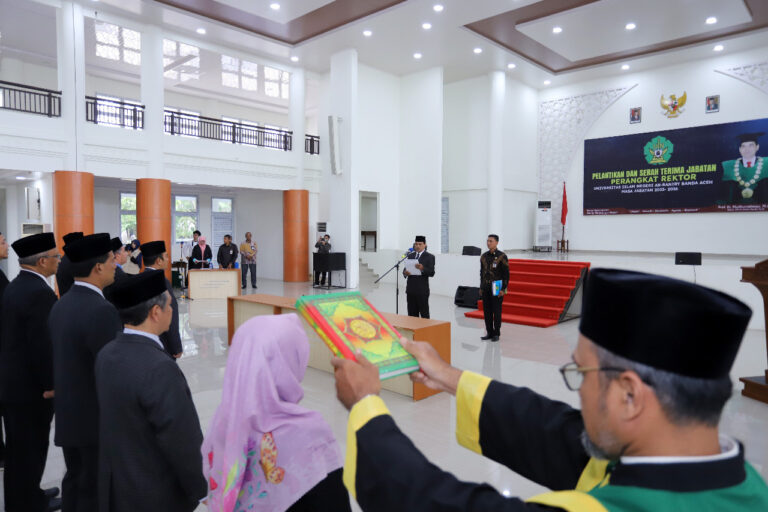 Prof Mujiburrahman Resmi Lantik Wakil Rektor, Dekan, dan Seluruh Jajaran UIN Ar-Raniry