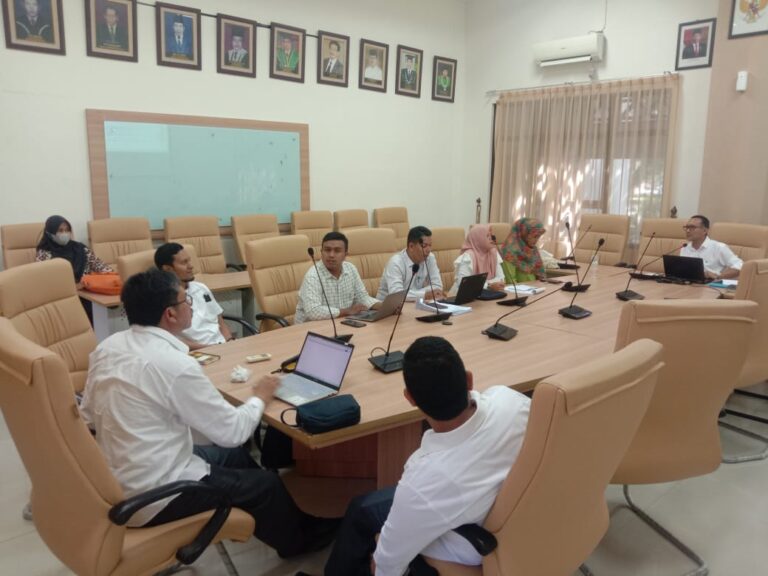 Dekan FTK UIN Ar-Raniry Adakan Evaluasi Bersama Editor InChief
