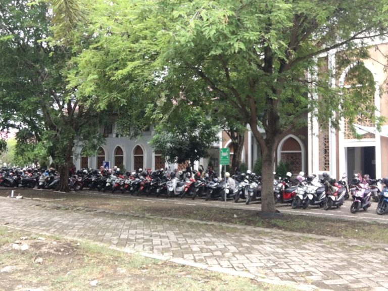 Komisi C SEMA FTK Apresiasi Terobosan Fasilitas Garis Parkir di Gedung A Fakultas Tarbiyah