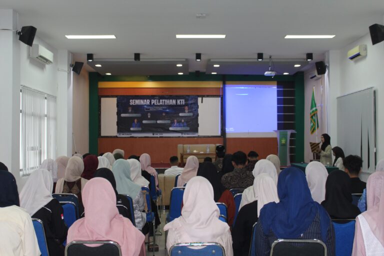 DEMA FTK UIN Ar-Raniry Gelar Pelatihan KTI untuk Bantu Mahasiswa Atasi Kendala Tugas Akhir