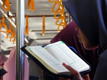 Ramadhan, Banyak Mahasiswa Habiskan Waktu di Masjid