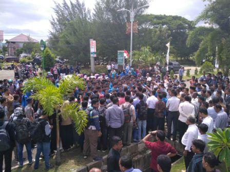 Tembakan Warnai Demo Mahasiswa UIN
