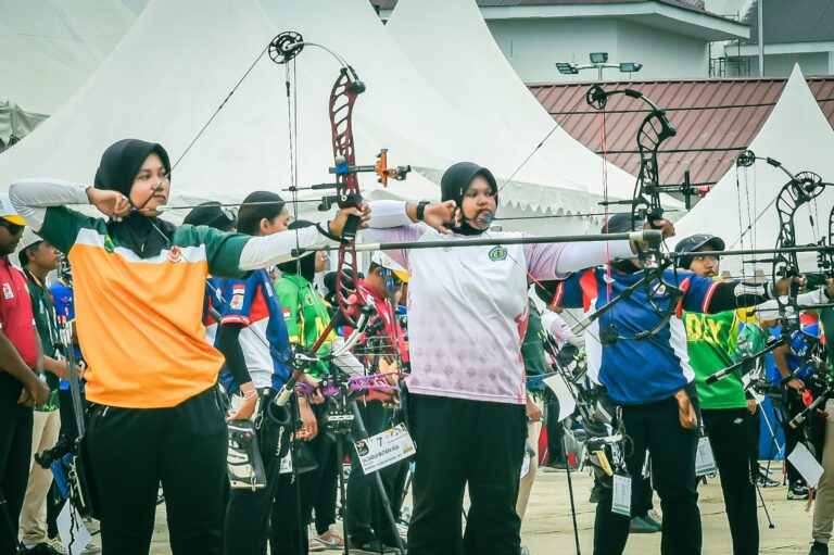 Suasana Semifinal Compound Beregu Putri PON XXI 2024 di Komplek SHB Lapangan Panahan