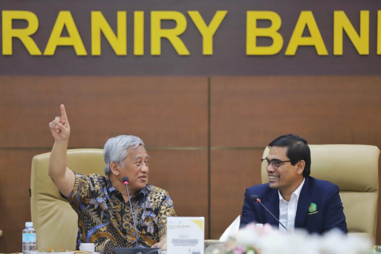 Kunjungi UIN Ar-Raniry, Muhammad Nuh Apresiasi Kemajuan Kampus