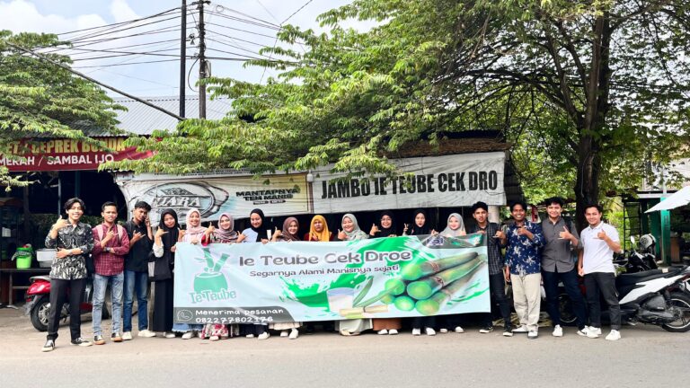 Launching Logo “Ie Teube”, Mahasiswa KPI Ar-Raniry Berikan Gratis untuk Penjual Air Tebu