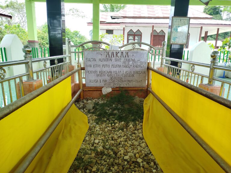 Melawat Makam Raja Islam Pertama di Asia Tenggara