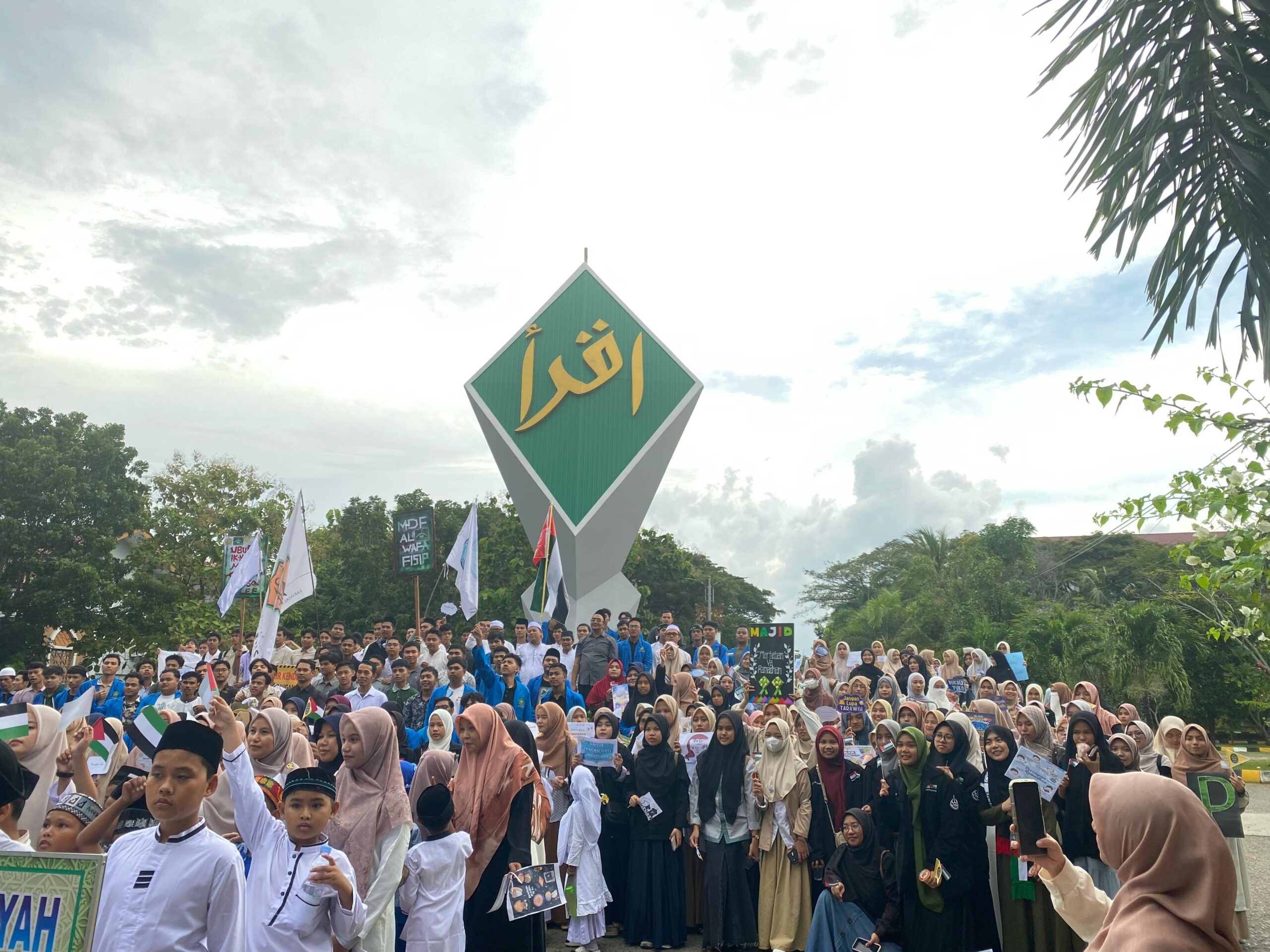 Pawai Gabungan Tarhib Ramadhan RDK USK dan ARF UINAR Berlangsung Meriah