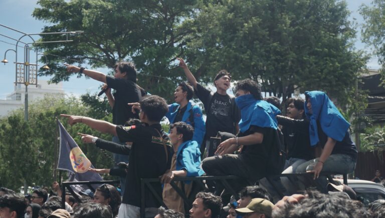 Tiga Kali Unjuk Rasa, DPRA Tanda Tangani Tuntutan Massa