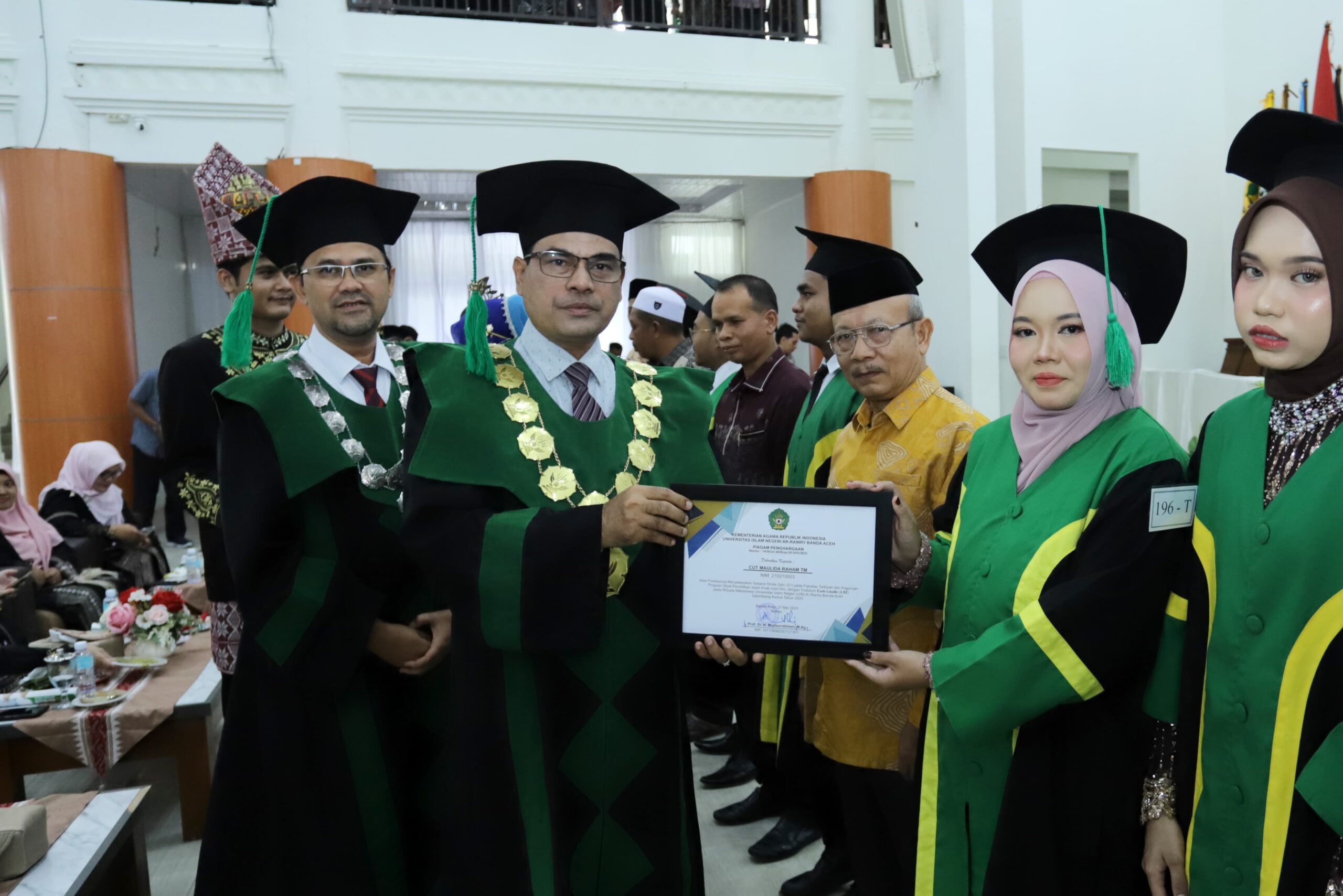 Sosok Cut Rahmah, Menjemput Gelar Impiannya dengan Air Mata di Sertai Doa