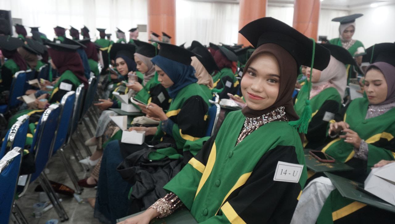 Kisah Dinda, Wisudawan Terbaik Fakultas Ushuluddin UIN Ar-Raniry