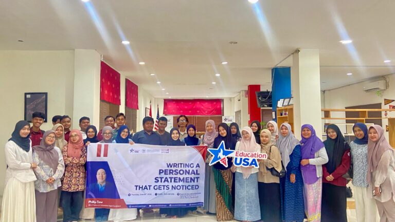 EDSA UIN Ar-Raniry dan EducationUSA Gelar Essay Workshop Hybrid Berskala Nasional