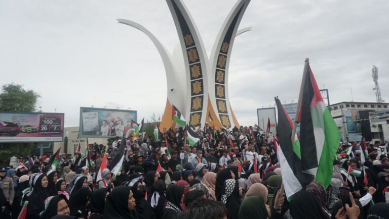 Massa Padati Simpang 5 Banda Aceh, Serukan Aksi Bela Palestina