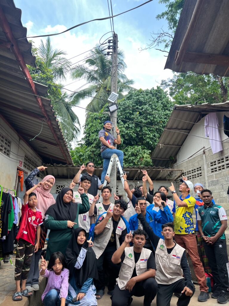 Mahasiswa FAH UIN Ar-Raniry Sukses Pasang Lima Titik Solar Cell di Thailand