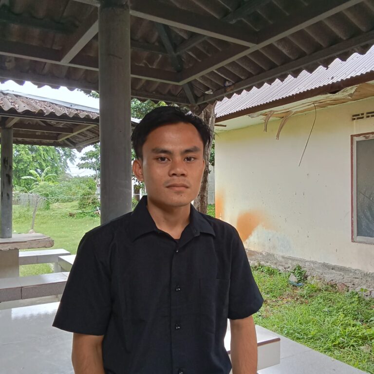 Pemberdayaan Nelayan Melalui Pendekatan Bottom-Up dalam Mengatasi Kemiskinan Pesisir