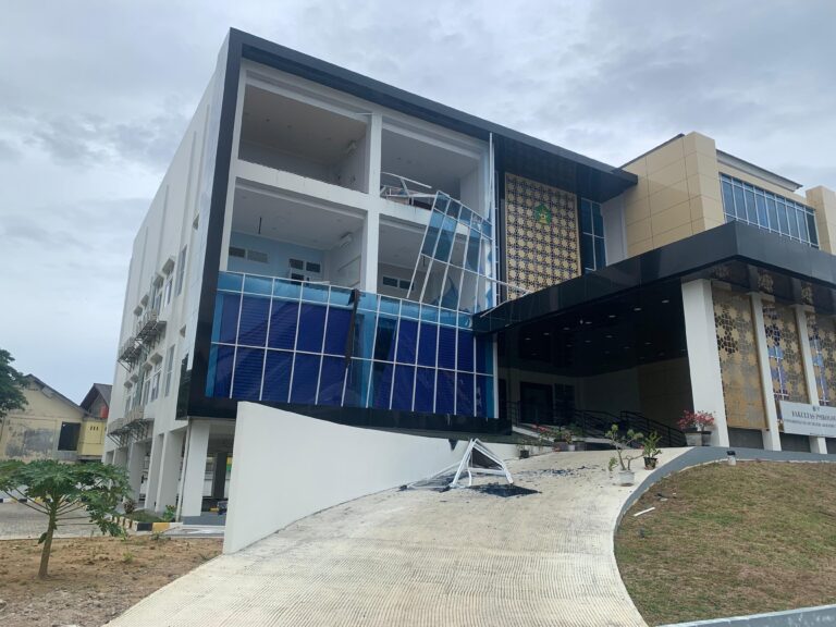 Diterpa Angin Kencang, Kondisi Gedung Psikologi Rusak Parah