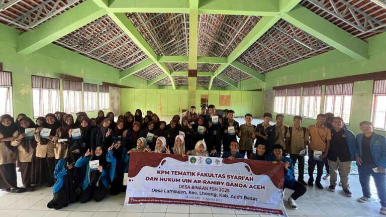 Meningkatkan Kesadaran Hukum, Pendidikan, dan Lingkungan: DEMA FSH UIN Ar-Raniry Laksanakan Sosialisasi di SMA Lhoong