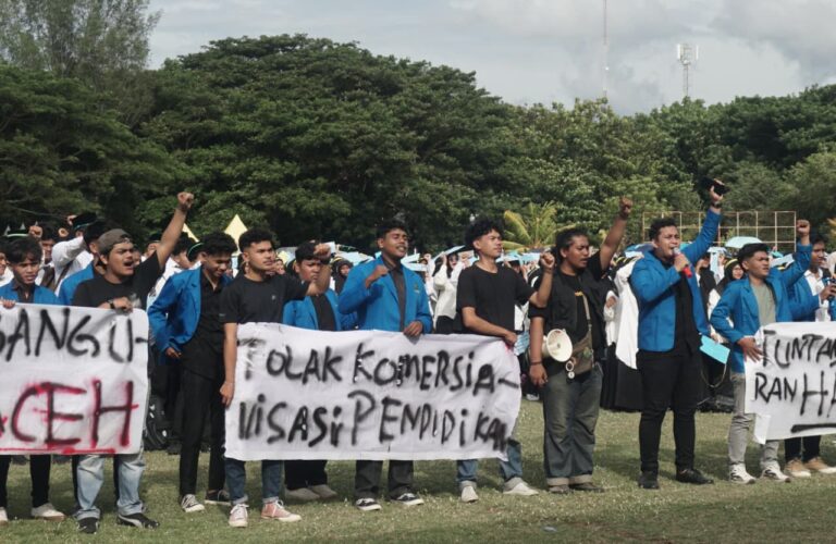 Tolak Komersialisasi Pendidikan, Begini Deklarasi Presma UIN Ar-Raniry Saat PBAK 2025