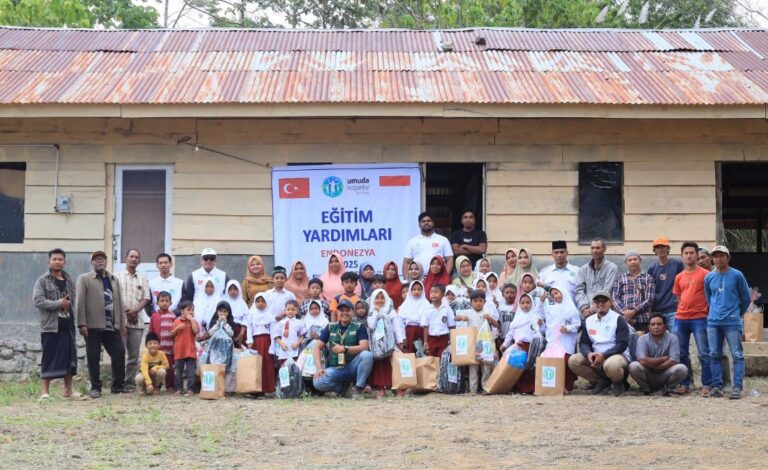 ASAR Humanity Salurkan 186 Paket Perlengkapan Sekolah amanah dari Turkiye untuk MIS dan SD Simpur di Pelosok Bener Meriah, Aceh