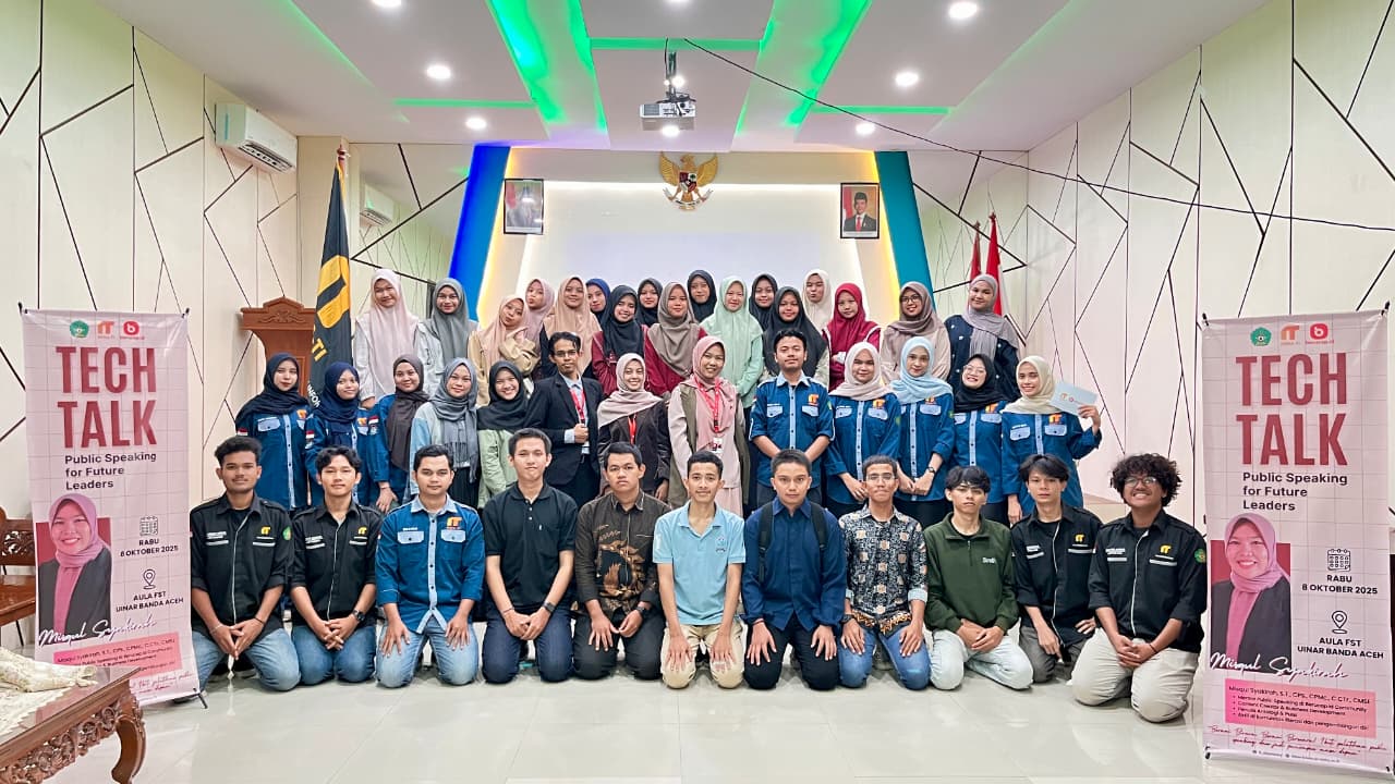 mahasiswa teknik informasi UIN Ar-Raniry mengikuti pelatihan public speaking