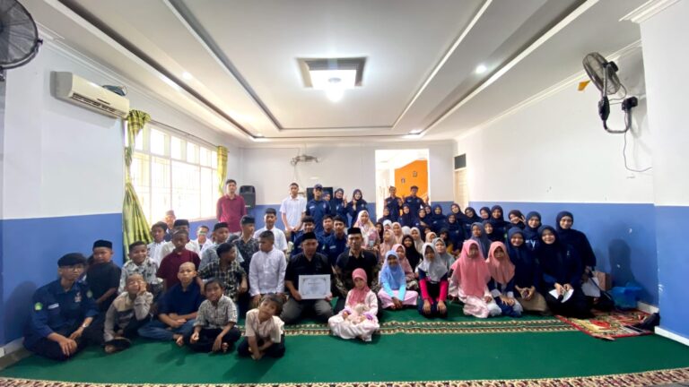 Peduli Sesama, Mahasiswa Hukum Ekonomi Syariah UIN Ar-Raniry Gelar Pengabdian dan Perayaan Maulid Nabi di Panti Asuhan Merduati