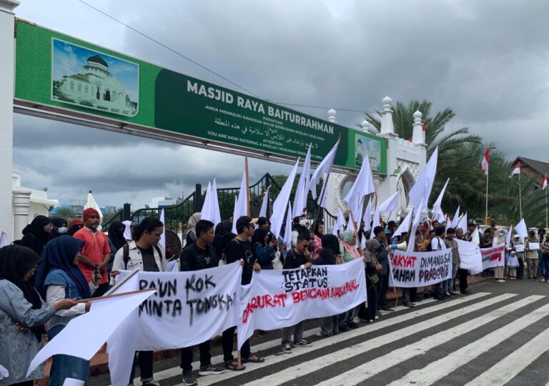 Masyarakat Aceh Angkat Bendera Putih, Desak Prabowo Tetapkan Bencana Nasional Untuk Aceh
