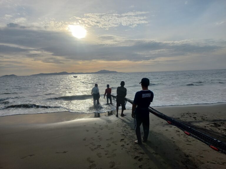 Sehari Tak Melaut, Cara Nelayan Aceh Menghormati Korban Tsunami 26 Desember