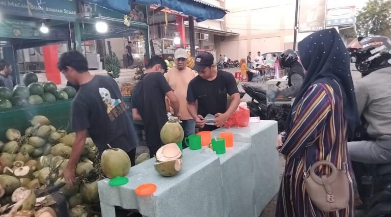 Air Kelapa Jadi Primadona Minuman Berbuka di Banda Aceh