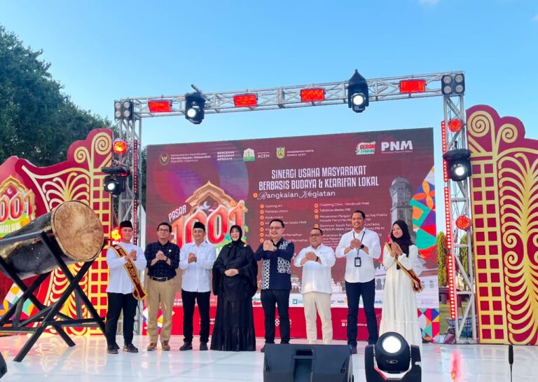 Perkuat Ekonomi Kerakyatan, Kemenko PM dan Pemko Banda Aceh Luncurkan “Pasar 1001 Malam”