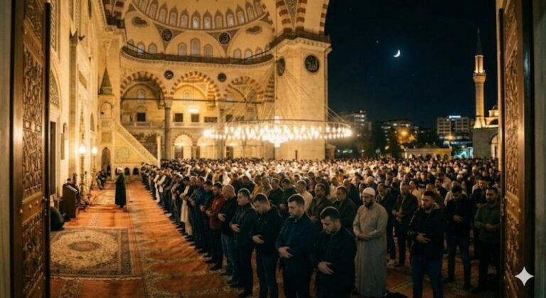 Hidupkan Malam Ramadan, Umat Muslim Raih Keutamaan Shalat Tarawih Berjamaah