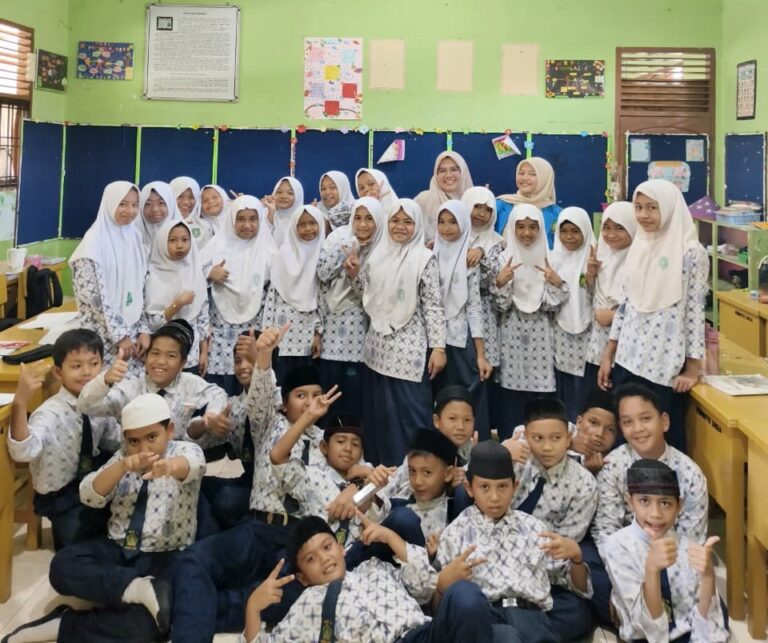 Mahasiswa Psikologi UIN Ar-Raniry Turun ke Madrasah Laksanakan Tes Prestasi Siswa