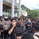 Aksi Jilid II Tolak Pergub Nomor 2 Memanas, Massa Bertahan di Kantor Gubernur Aceh