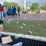 Sampah Berserakan Warnai Aksi Mahasiswa di Kantor Gubernur Aceh