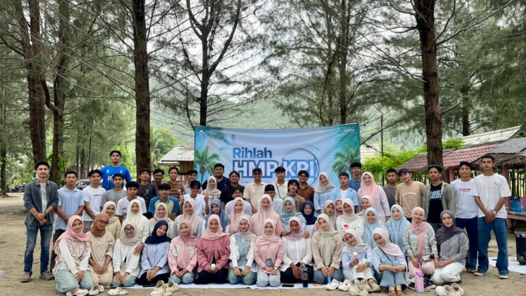 HMP KPI Gelar Rihlah Perdana Bertema “Walk Together Toward Solidarity” di Pantai Penyu