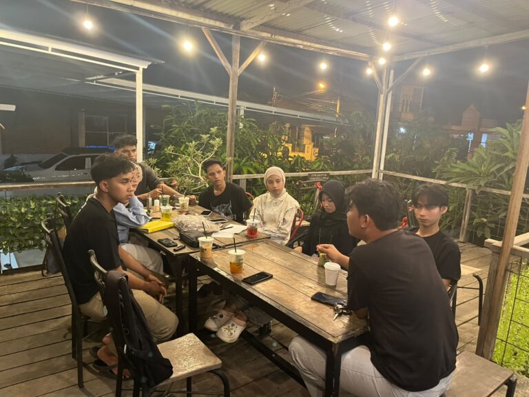 Ngopi dan Sharing: Mahasiswa Ekonomi Syariah Bedah Pelemahan Rupiah dan Isu Ekonomi Terkini dalam Perspektif Ekonomi Syariah