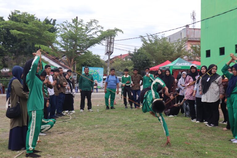 Lawan Isolasi Sosial Akibat Gawai, Mahasiswa Psikologi Unmuha Hidupkan Kembali Permainan Tradisional